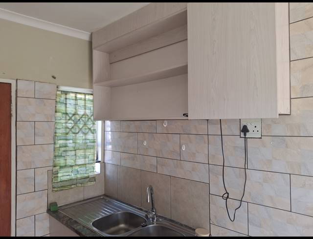 2 BEDROOM FREEHOLD FOR SALE IN CRYSTAL PARK